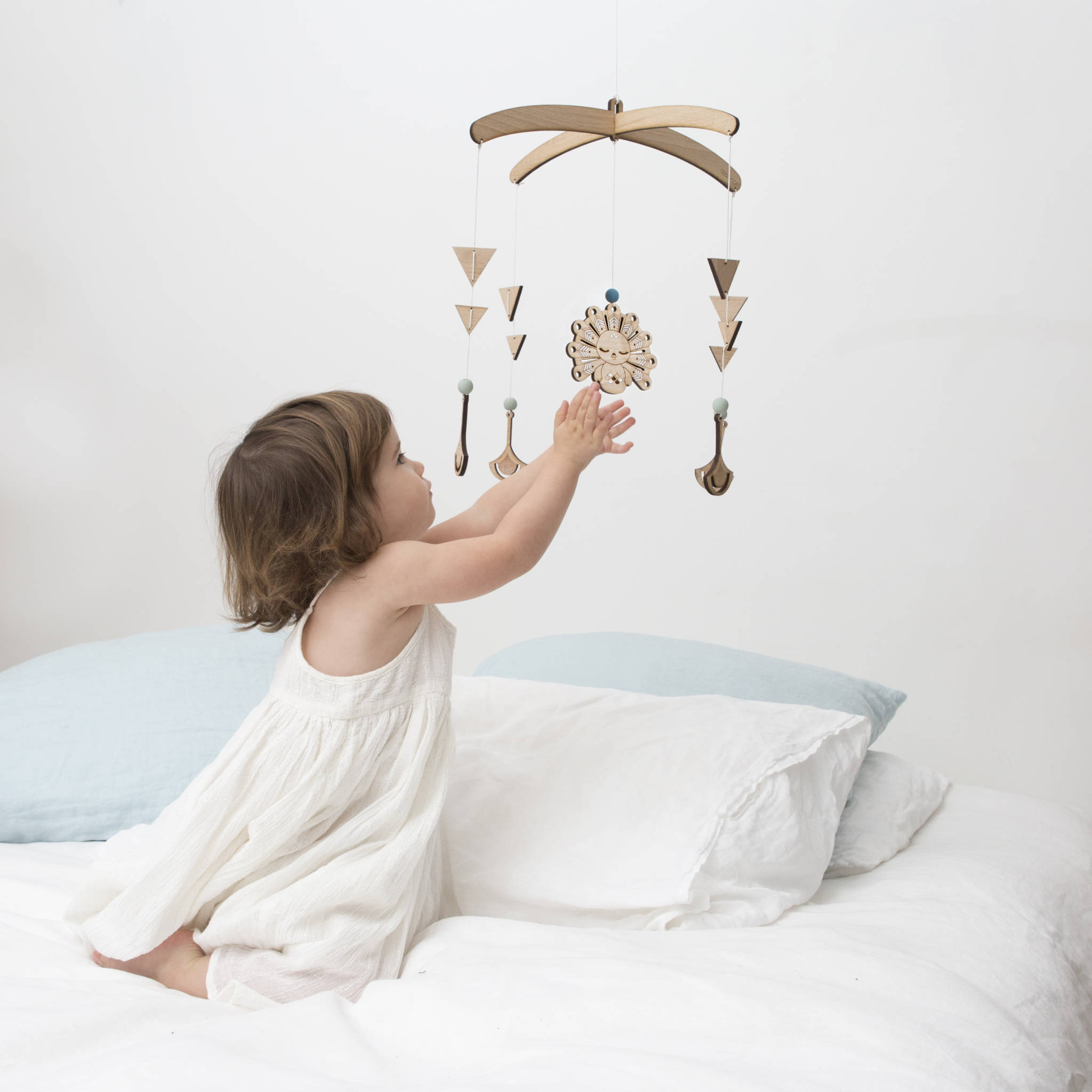 Mobile Decoratif Petit Paon Decocot Decoration Et Accessoires En Bois Pour Enfants