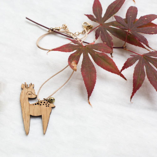 collier en bois enfant design france eco-friendly
