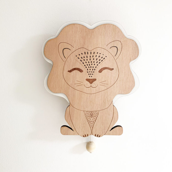 boit à musique en bois lion