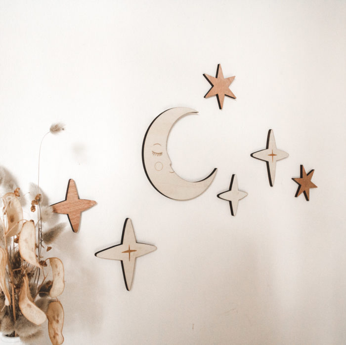 decor mural en bois en forme d'étoiles et de lune